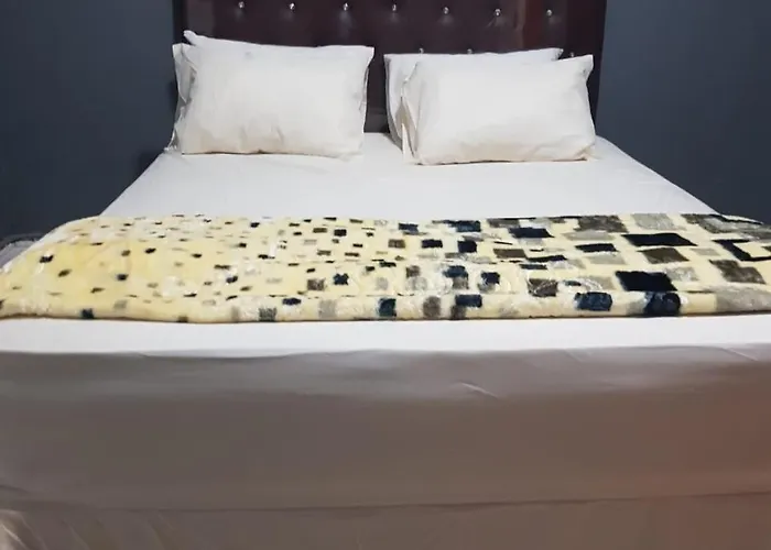 Salama Lodge